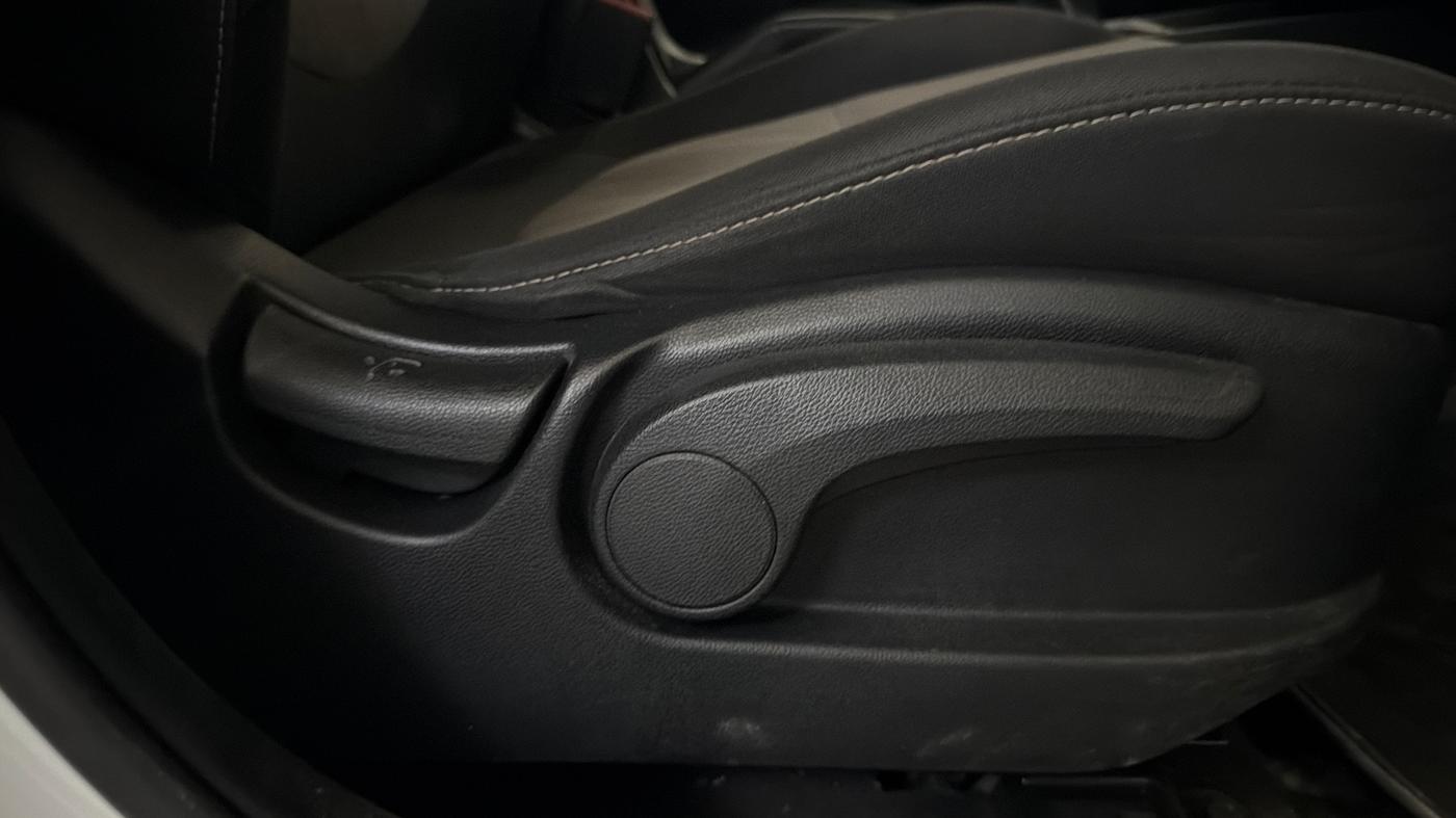 2018 Hyundai Creta SX 1.6 PETROL, Petrol, Manual, 67,539 km, Driver Side Adjustment Panel