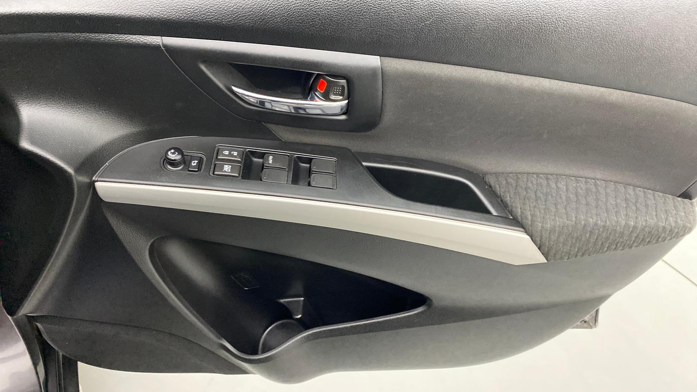 2016 Maruti S Cross ZETA 1.3, Diesel, Manual, 49,617 km, Driver Side Door Panels Control