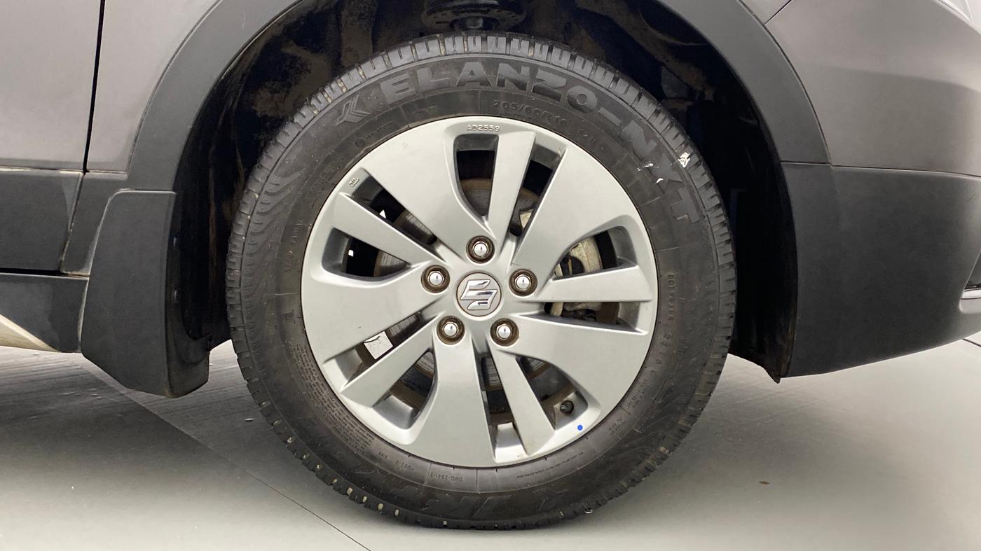 2016 Maruti S Cross ZETA 1.3, Diesel, Manual, 49,617 km, Right Front Wheel