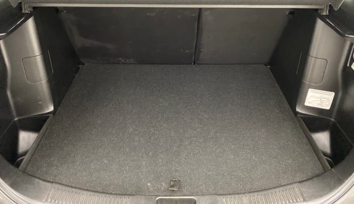 2016 Maruti S Cross ZETA 1.3, Diesel, Manual, 49,617 km, Boot Inside