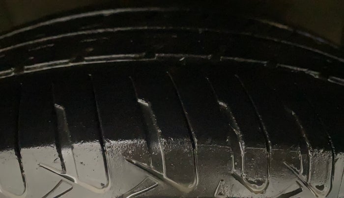 2012 Hyundai i20 MAGNA (O) 1.2, Petrol, Manual, 73,362 km, Right Front Tyre Tread