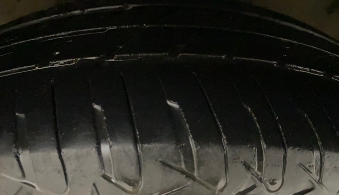 2012 Hyundai i20 MAGNA (O) 1.2, Petrol, Manual, 73,362 km, Left Front Tyre Tread