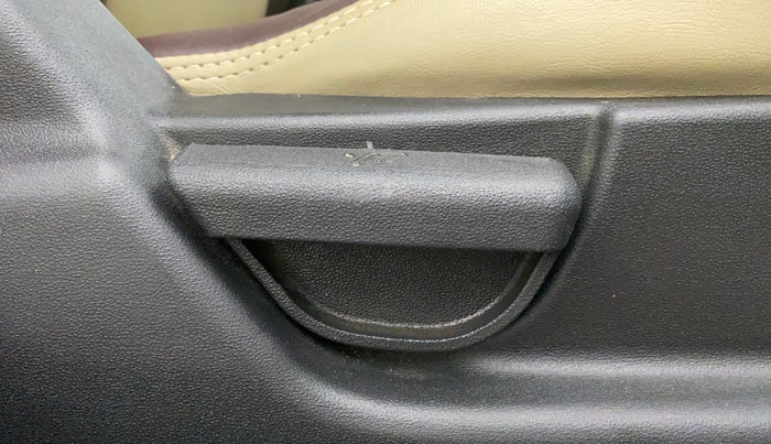 2012 Hyundai i20 MAGNA (O) 1.2, Petrol, Manual, 73,362 km, Driver Side Adjustment Panel