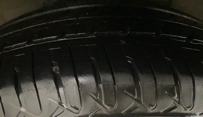 2012 Hyundai i20 MAGNA (O) 1.2, Petrol, Manual, 73,362 km, Left Rear Tyre Tread