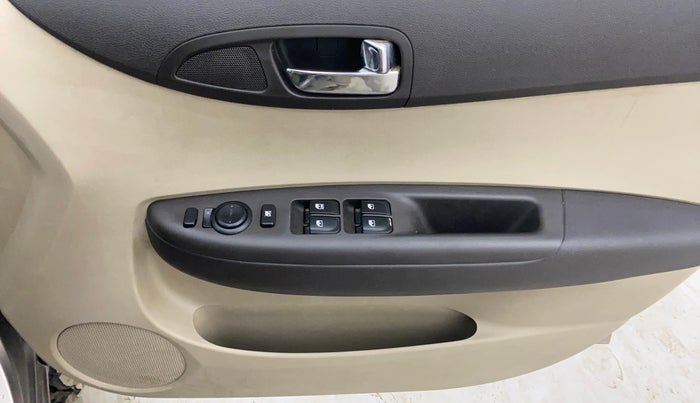 2012 Hyundai i20 MAGNA (O) 1.2, Petrol, Manual, 73,362 km, Driver Side Door Panels Control