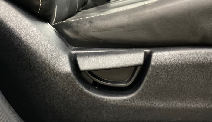 2018 Hyundai NEW SANTRO SPORTZ MT, Petrol, Manual, 19,325 km, Driver Side Adjustment Panel