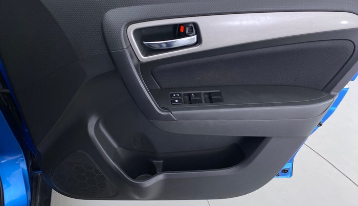 2017 Maruti Vitara Brezza ZDI PLUS DUAL TONE, Diesel, Manual, 56,086 km, Driver Side Door Panels Control