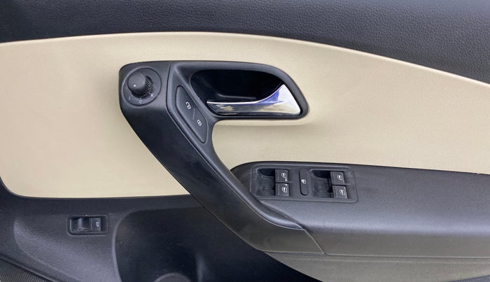 2017 Skoda Rapid STYLE 1.6 MPI AT, Petrol, Automatic, 46,339 km, Driver Side Door Panels Control