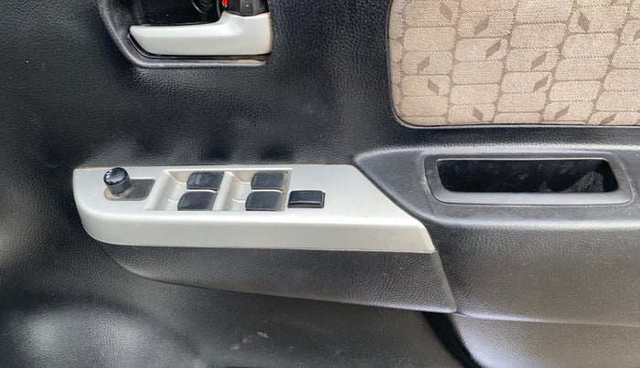 2015 Maruti Wagon R 1.0 VXI, Petrol, Manual, 70,351 km, Driver Side Door Panels Control