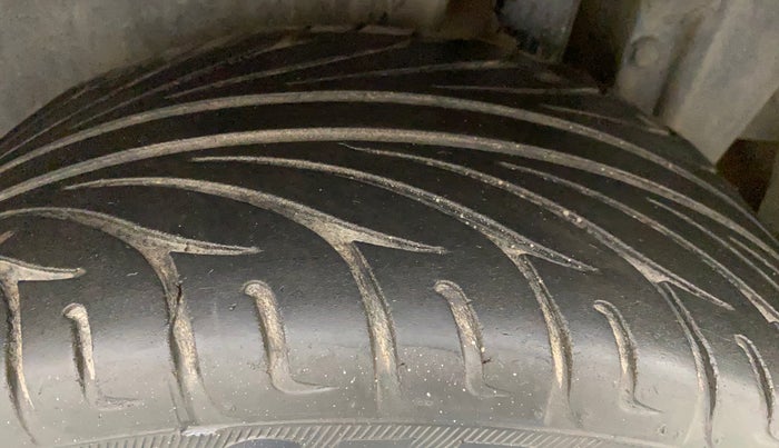 2015 Maruti Swift VXI, Petrol, Manual, 84,112 km, Left Rear Tyre Tread