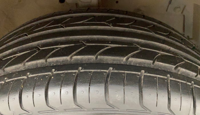 2015 Maruti Swift VXI, Petrol, Manual, 84,112 km, Right Front Tyre Tread