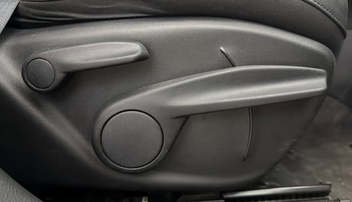 2022 Jeep Compass NIGHT EAGLE (O) 1.4 PETROL DCT, Petrol, Automatic, 17,871 km, Driver Side Adjustment Panel