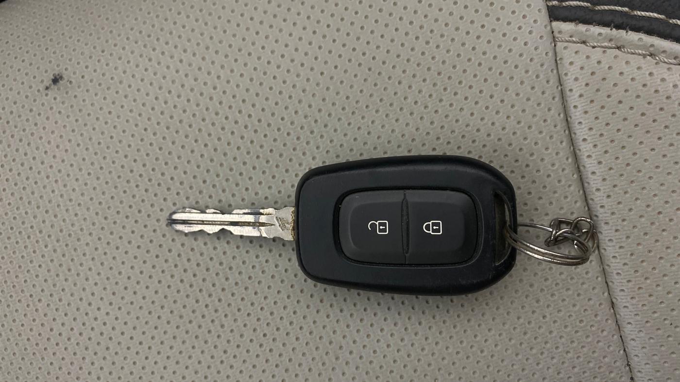 2022 Renault TRIBER RXT, Petrol, Manual, 30,357 km, Key Close Up