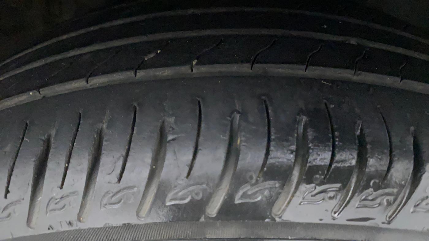 2020 Hyundai VENUE SX PLUS 1.0 TURBO DCT, Petrol, Automatic, 22,328 km, Right Front Tyre Tread