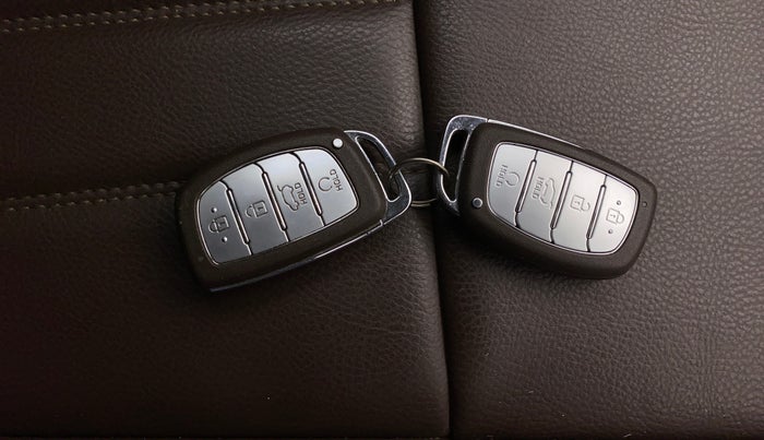 2023 Hyundai VENUE SX (O) 1.0 TURBO DCT, Petrol, Automatic, 43,845 km, Key Close Up