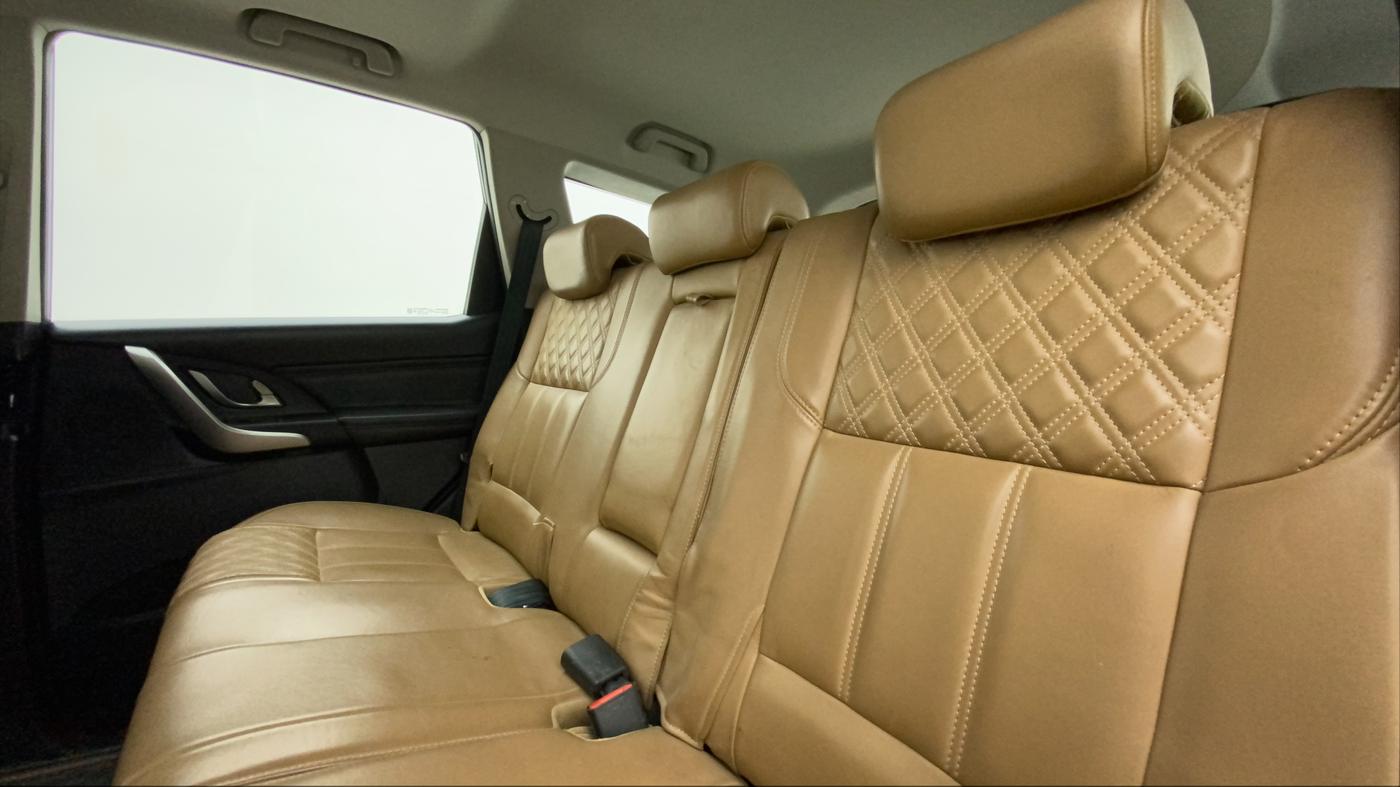 2019 Mahindra XUV500 W11 AT, Diesel, Automatic, 53,206 km, Right Side Rear Door Cabin