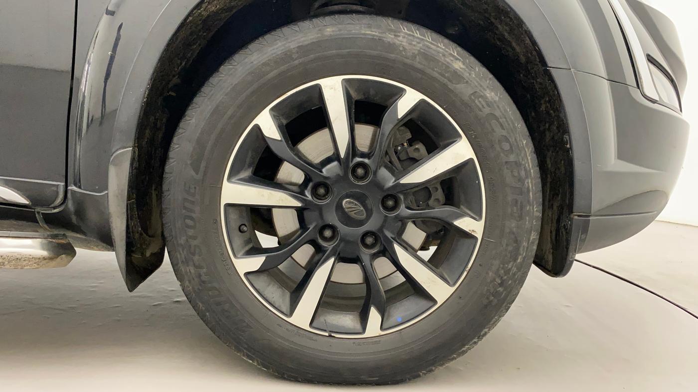 2019 Mahindra XUV500 W11 AT, Diesel, Automatic, 53,206 km, Right Front Wheel