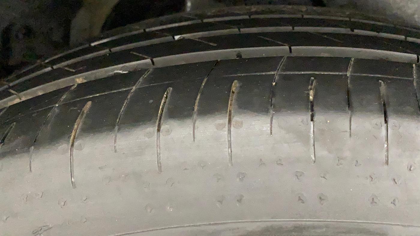 2019 Mahindra XUV500 W11 AT, Diesel, Automatic, 53,206 km, Right Rear Tyre Tread