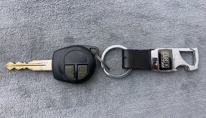 2015 Maruti Swift VXI D, Petrol, Manual, 57,451 km, Key Close Up
