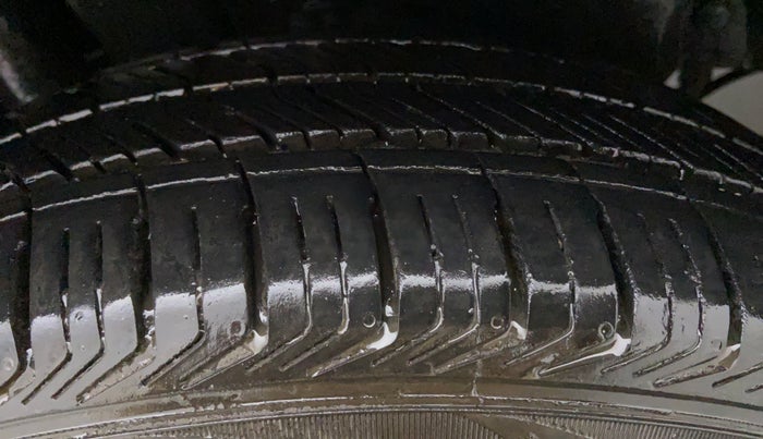 2016 Maruti Swift VDI, Diesel, Manual, 59,552 km, Left Front Tyre Tread