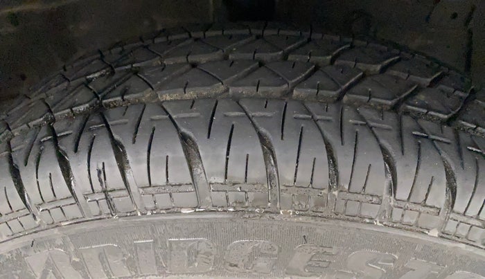 2014 Maruti Swift VDI, Diesel, Manual, 40,263 km, Right Front Tyre Tread