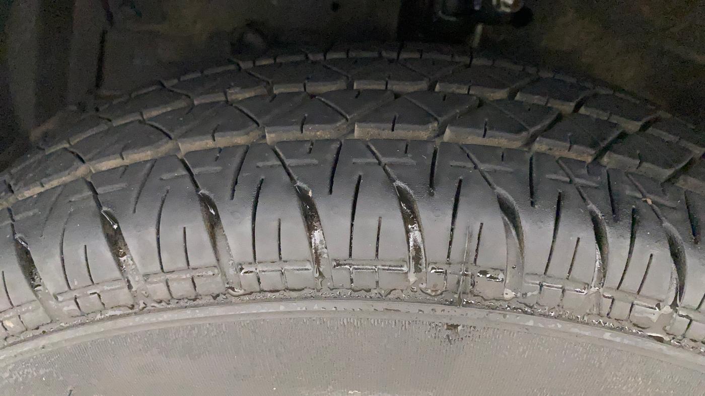 2014 Maruti Swift VDI, Diesel, Manual, 40,263 km, Left Front Tyre Tread