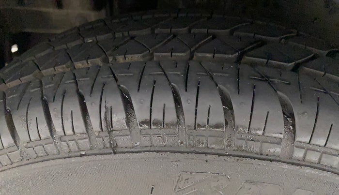 2014 Maruti Swift VDI, Diesel, Manual, 40,263 km, Right Rear Tyre Tread