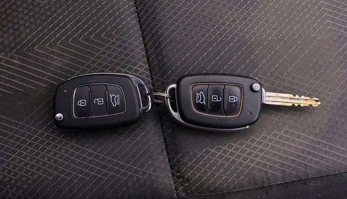 2018 Hyundai Creta E PLUS 1.4 DIESEL, Diesel, Manual, 1,22,245 km, Key Close Up