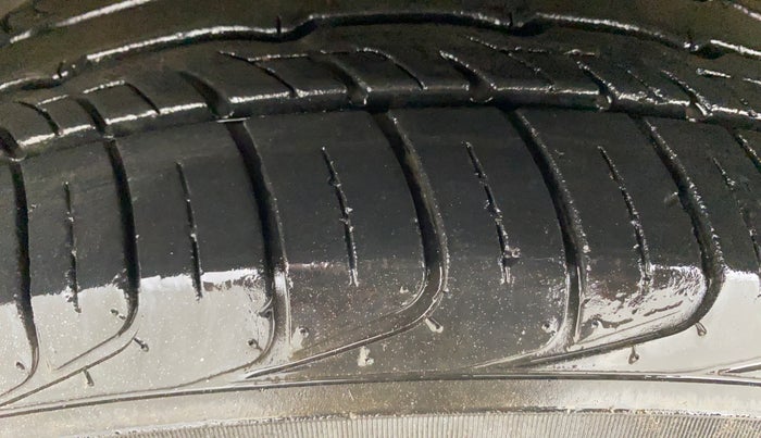 2018 Hyundai Creta E PLUS 1.4 DIESEL, Diesel, Manual, 1,22,245 km, Left Front Tyre Tread