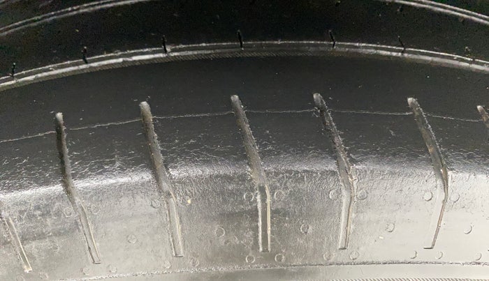 2018 Hyundai Creta E PLUS 1.4 DIESEL, Diesel, Manual, 1,22,245 km, Left Rear Tyre Tread