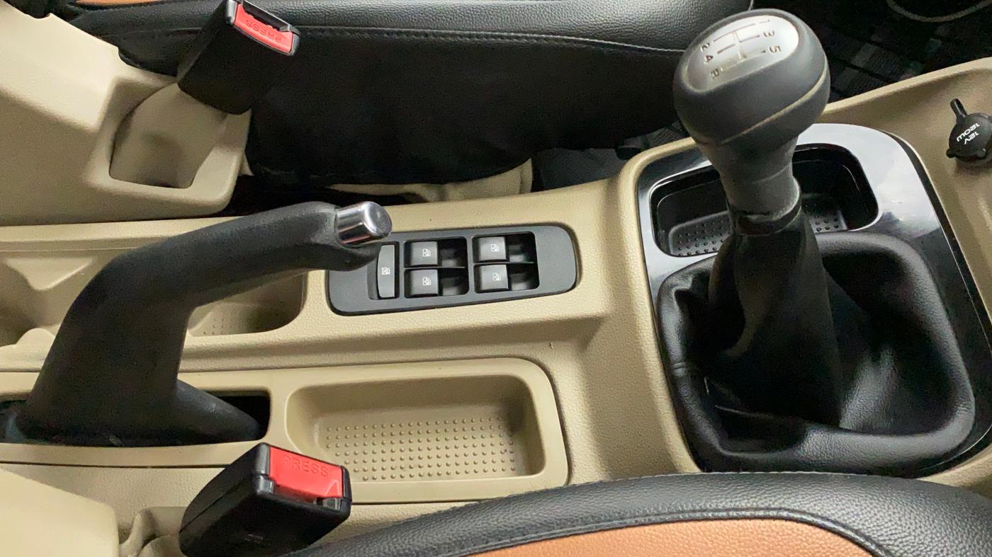 2015 Mahindra TUV300 T8, Diesel, Manual, 22,336 km, Gear Lever