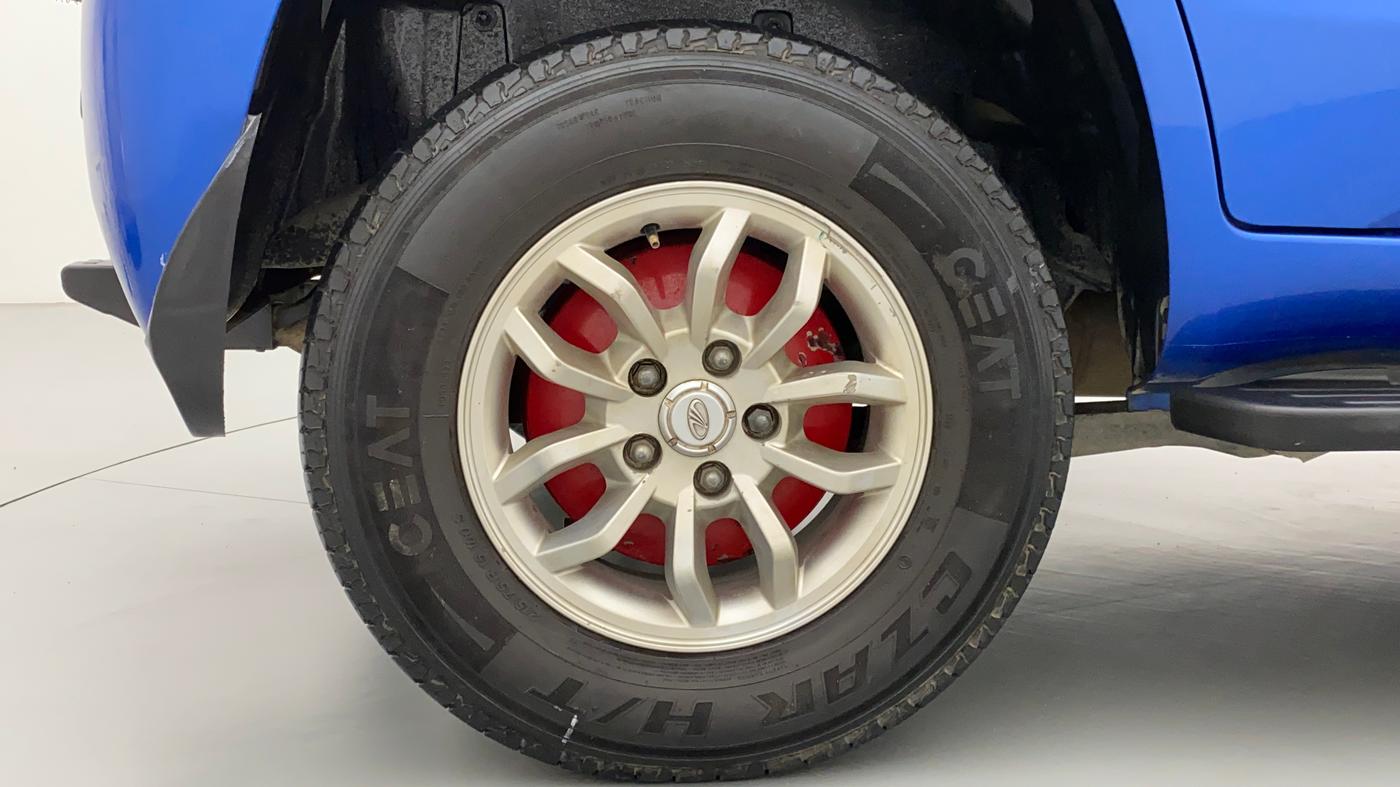 2015 Mahindra TUV300 T8, Diesel, Manual, 22,336 km, Right Rear Wheel