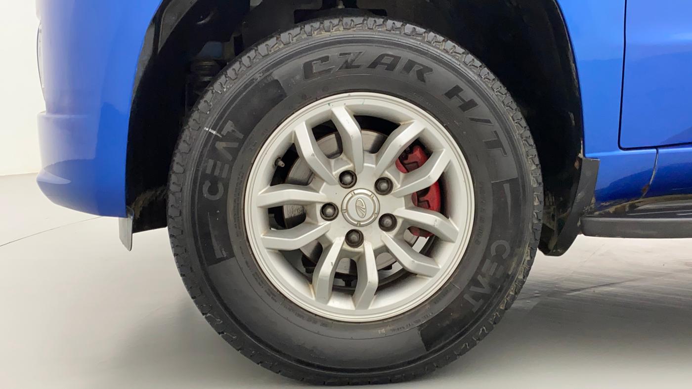 2015 Mahindra TUV300 T8, Diesel, Manual, 22,336 km, Left Front Wheel