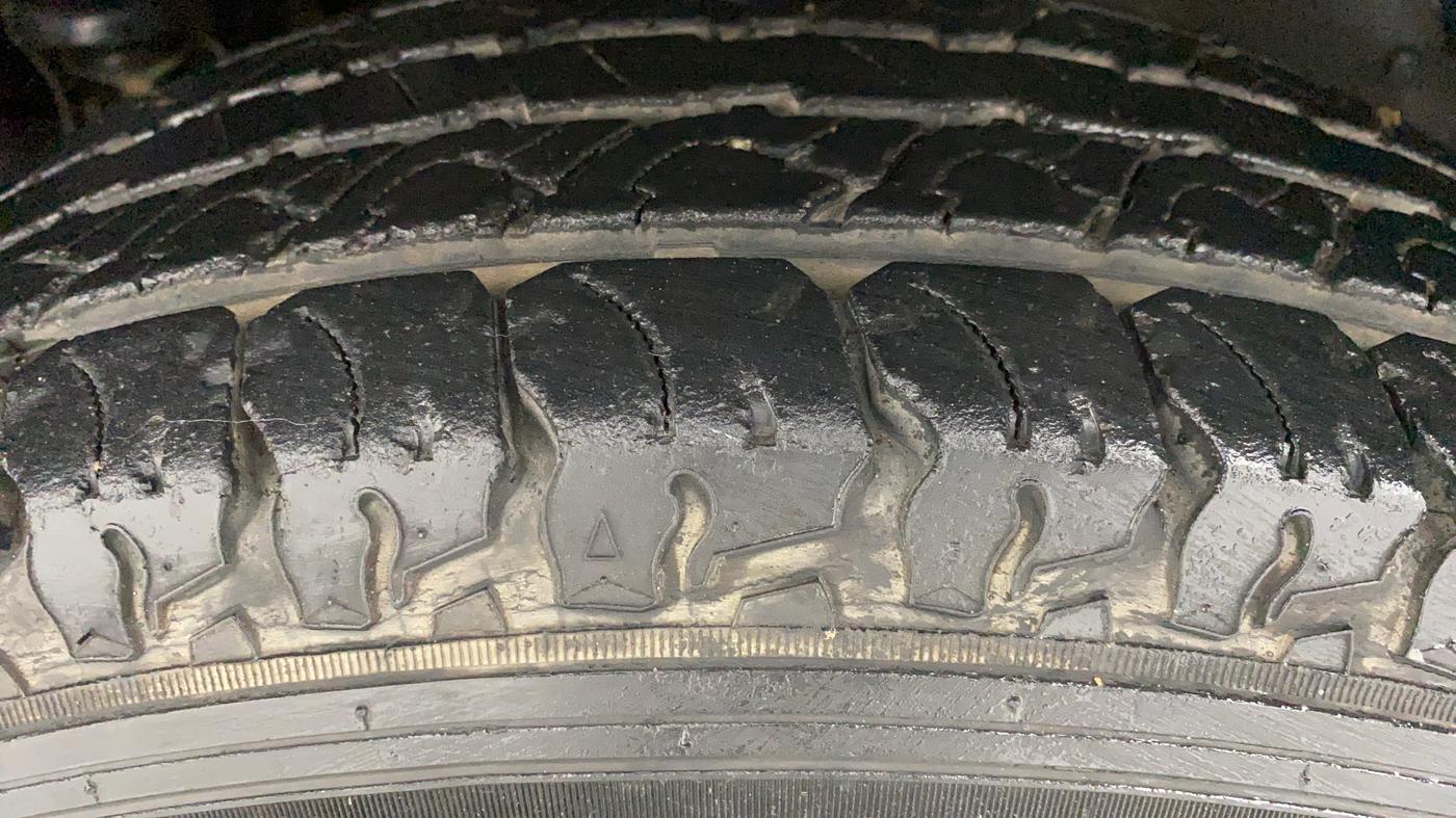 2015 Mahindra TUV300 T8, Diesel, Manual, 22,336 km, Left Front Tyre Tread
