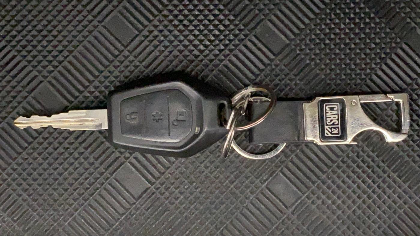 2015 Mahindra TUV300 T8, Diesel, Manual, 22,336 km, Key Close Up