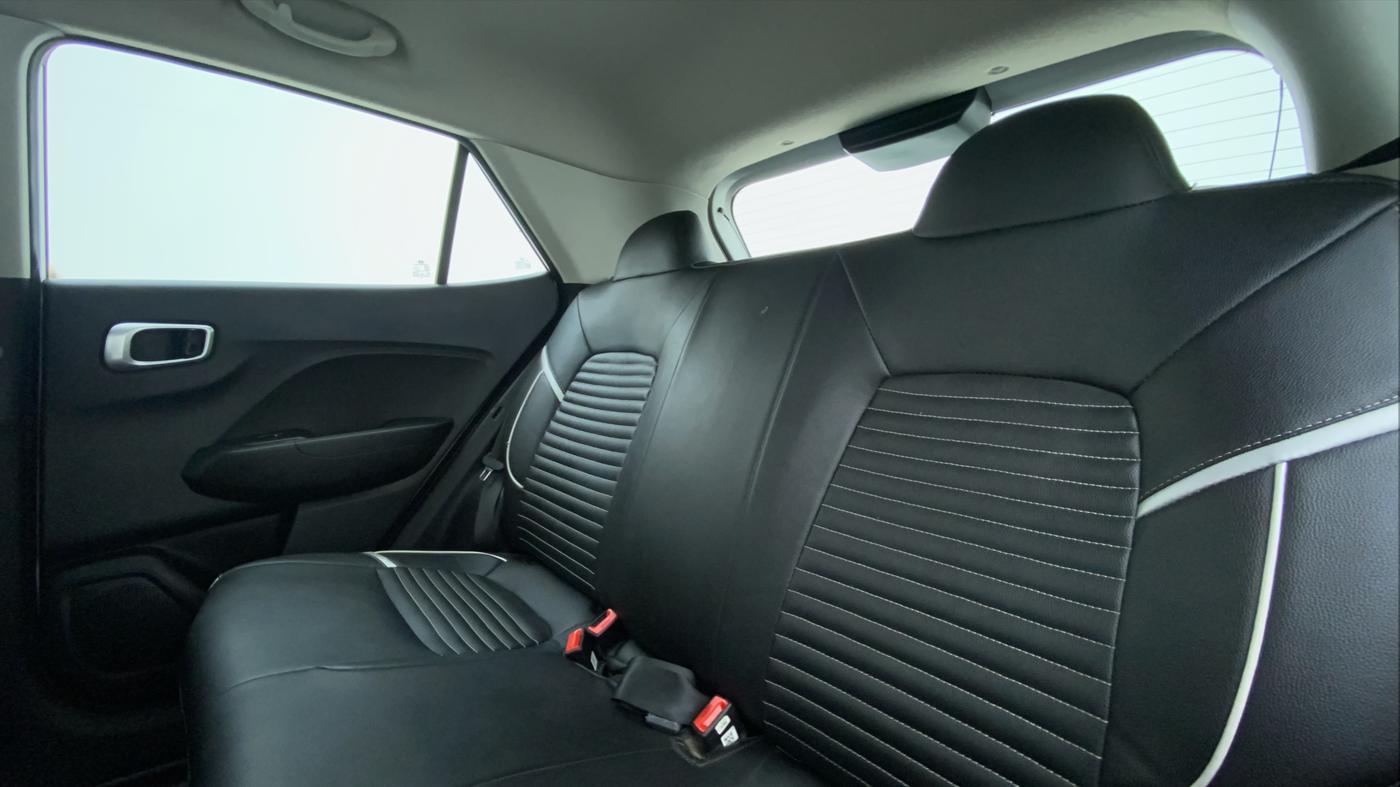 2019 Hyundai VENUE S MT 1.2 KAPPA, Petrol, Manual, 45,571 km, Right Side Rear Door Cabin