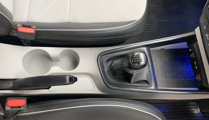 2023 Hyundai NEW I20 ASTA (O) 1.2 MT, Petrol, Manual, 10,012 km, Gear Lever