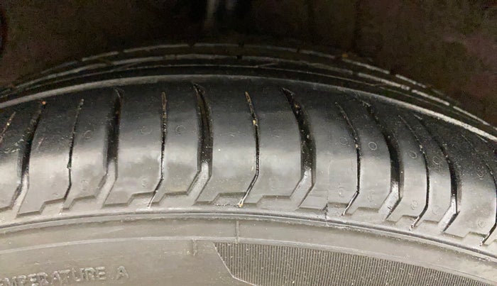 2023 Hyundai NEW I20 ASTA (O) 1.2 MT, Petrol, Manual, 10,012 km, Right Rear Tyre Tread