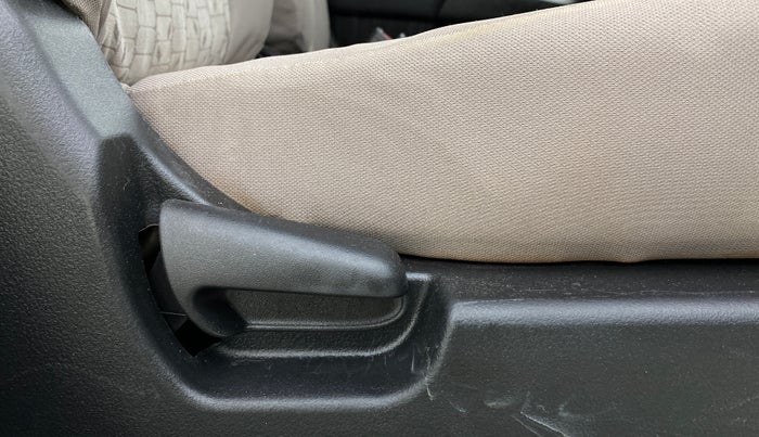 2016 Maruti Wagon R 1.0 VXI, CNG, Manual, 85,001 km, Driver Side Adjustment Panel