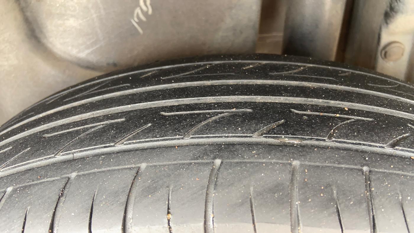 2013 Maruti Swift Dzire VXI, Petrol, Manual, 1,06,986 km, Left Rear Tyre Tread