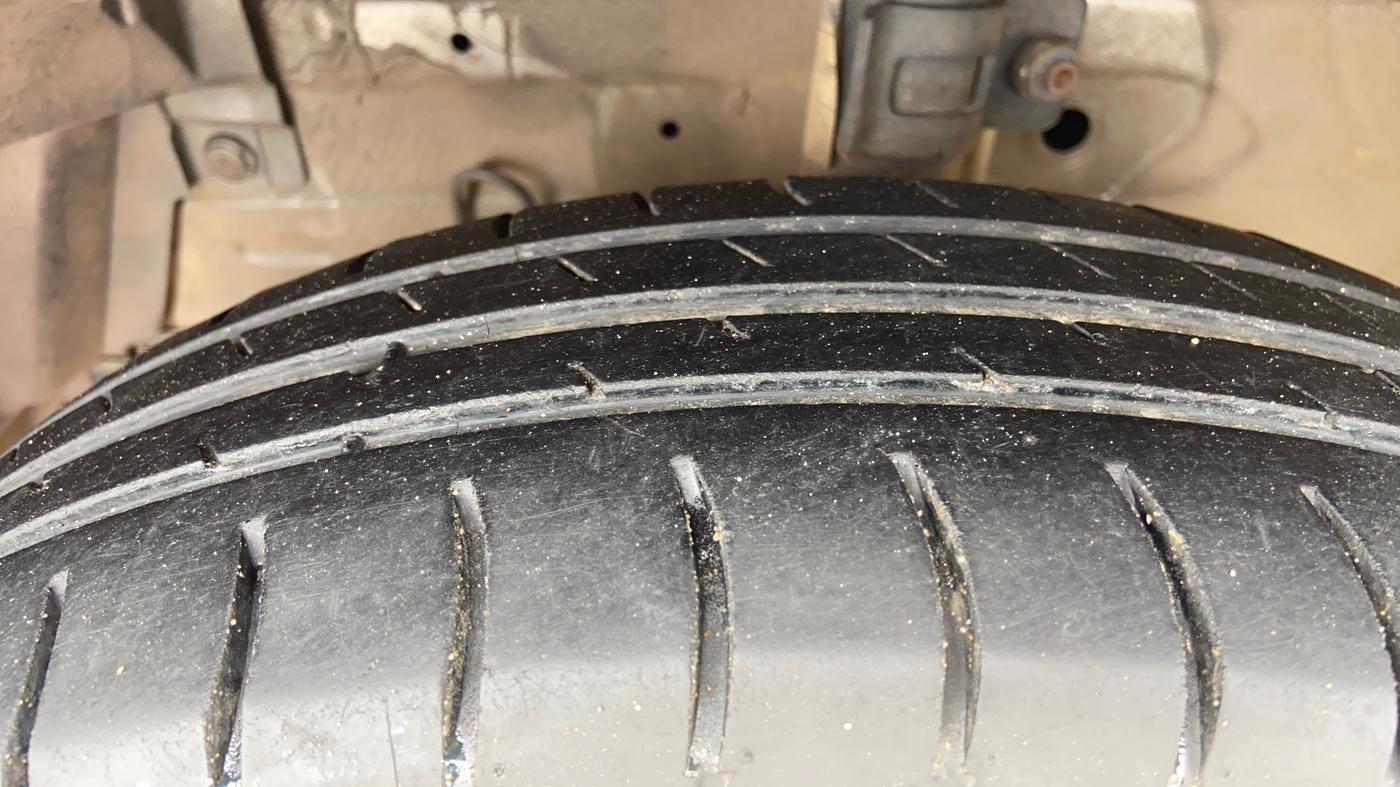 2013 Maruti Swift Dzire VXI, Petrol, Manual, 1,06,986 km, Left Front Tyre Tread