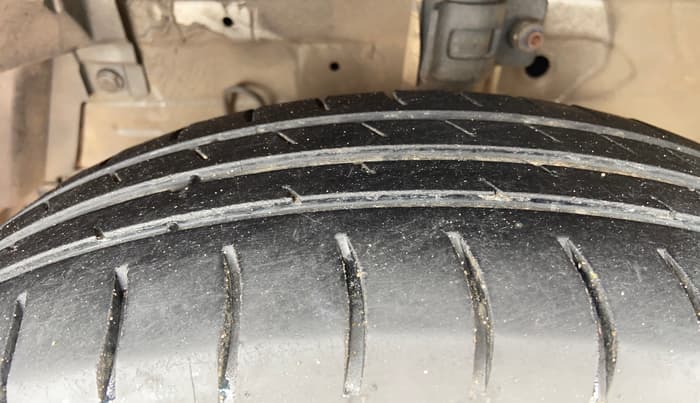 2013 Maruti Swift Dzire VXI, Petrol, Manual, 1,06,955 km, Left Front Tyre Tread