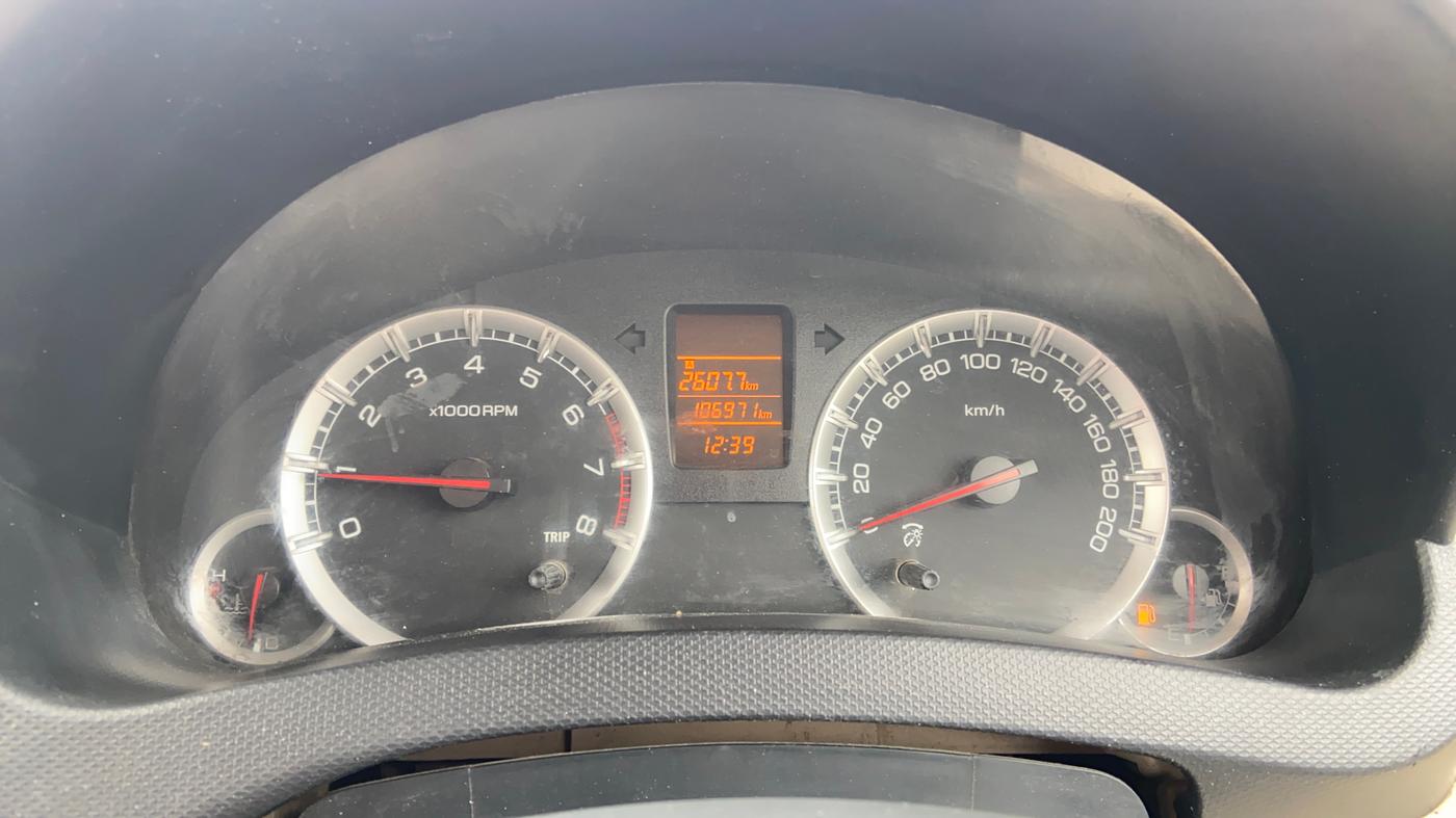 2013 Maruti Swift Dzire VXI, Petrol, Manual, 1,06,986 km, Odometer Image