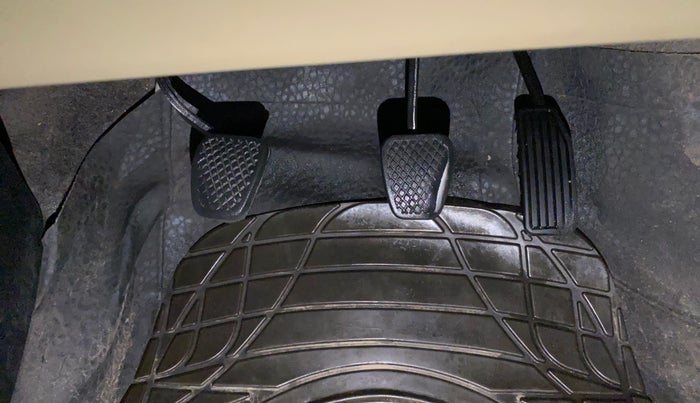 2017 Honda Amaze 1.2L I-VTEC S, Petrol, Manual, 1,18,640 km, Pedals