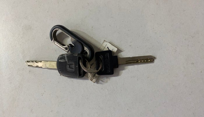 2017 Honda Amaze 1.2L I-VTEC S, Petrol, Manual, 1,18,640 km, Key Close Up