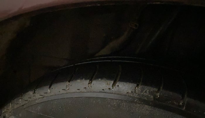 2017 Honda Amaze 1.2L I-VTEC S, Petrol, Manual, 1,18,640 km, Left Rear Tyre Tread