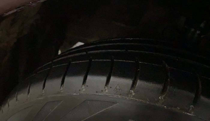 2017 Honda Amaze 1.2L I-VTEC S, Petrol, Manual, 1,18,640 km, Left Front Tyre Tread