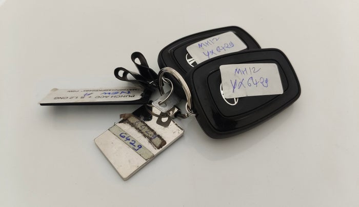 2025 Tata PUNCH Accomplished Plus (S) iCNG, CNG, Manual, 1,574 km, Key Close Up