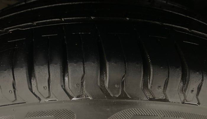 2020 Maruti XL6 ZETA MT, Petrol, Manual, 74,762 km, Right Rear Tyre Tread