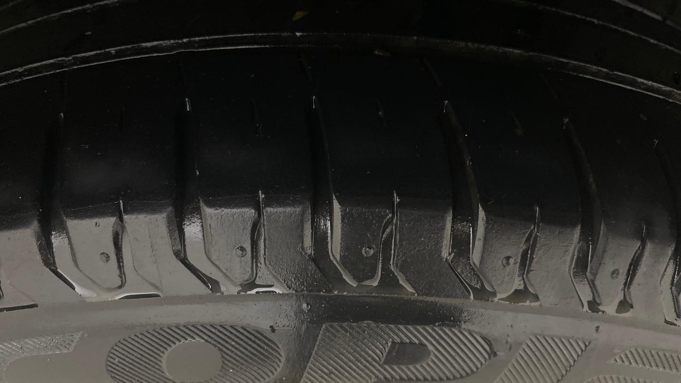 2020 Maruti XL6 ZETA MT, Petrol, Manual, 74,762 km, Left Rear Tyre Tread